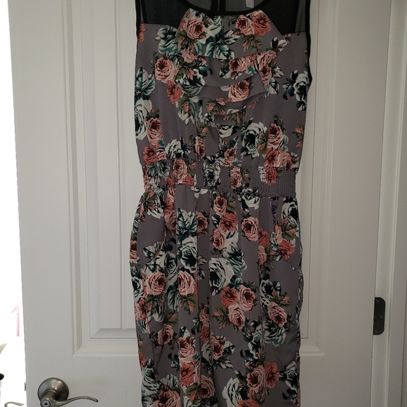 Gray floral Dress Size8 with netting sleeves - Picture 7 of 13